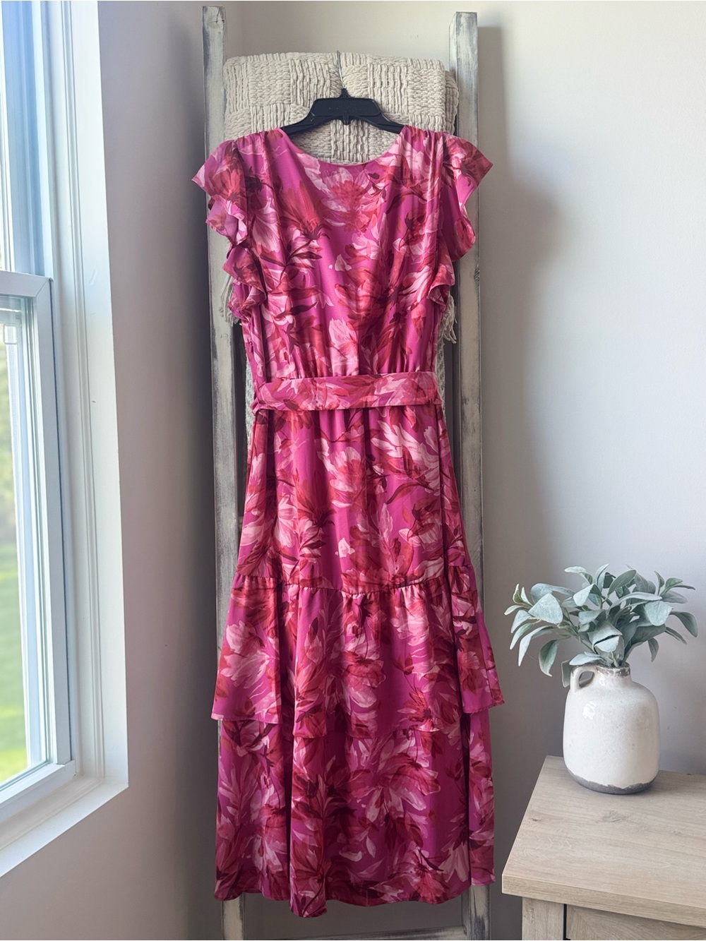 Chelsea28 Flutter Sleeve Faux Wrap Midi Dress in Pink Allison Bloom Size M - Picture 2 of 6